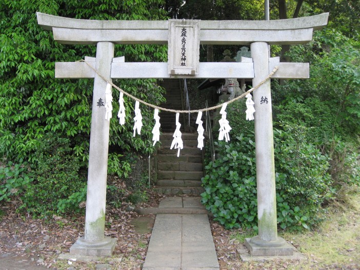 Torii, Omatono Tsunoten shrine, Inagi, Japan